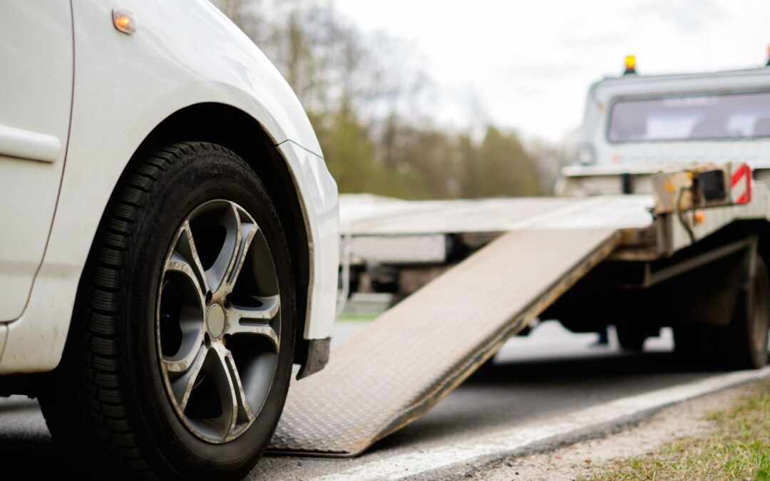 Holowanie samochodu po kolizji – jak wygląda procedura i co warto wiedzieć?